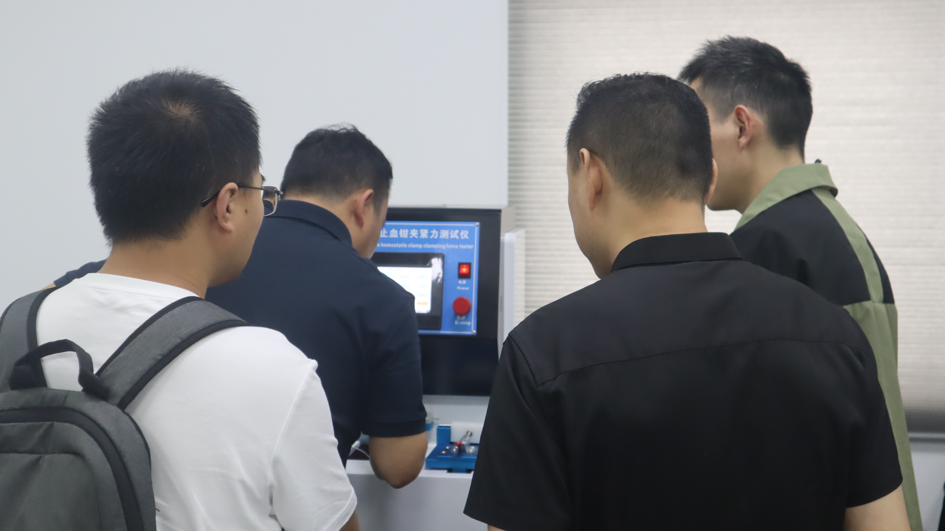 杭州X医疗来访我司上海诚卫参观考察超声刀止血钳夹紧力测试仪